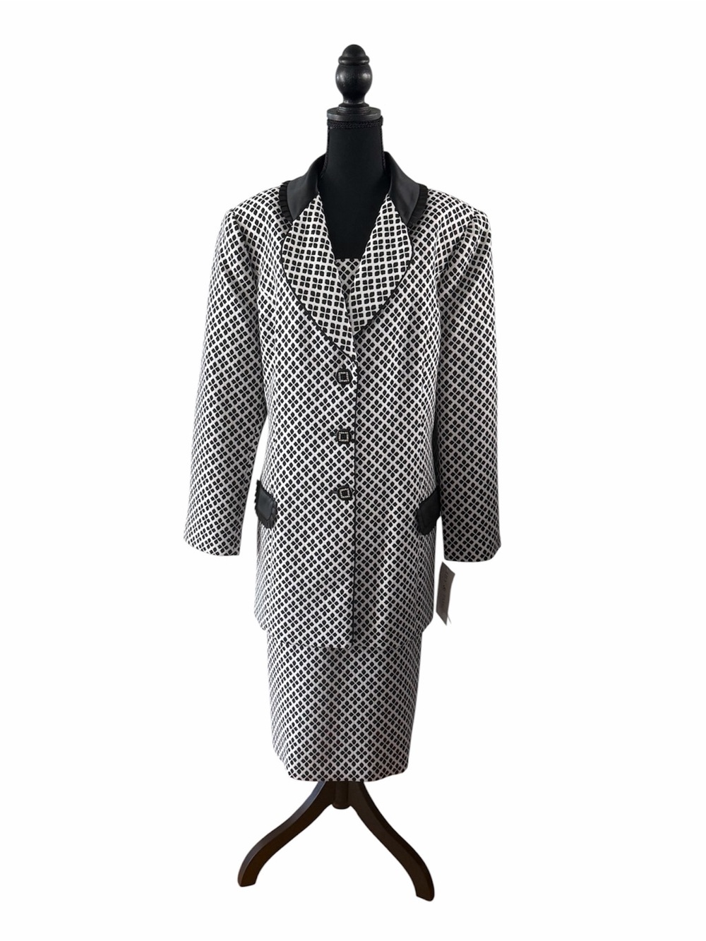 Lily and Taylor Black and White 2pc Skirt Suit w/Geometric Design NWT 18